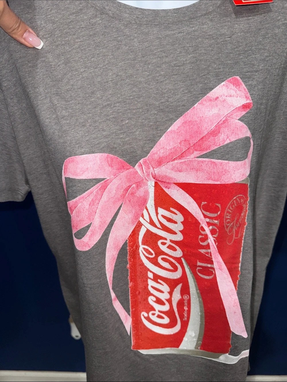 Coca-Cola- NWT Pink Bow Coke Can Graphic Tee Size Large - Picture 9 of 12